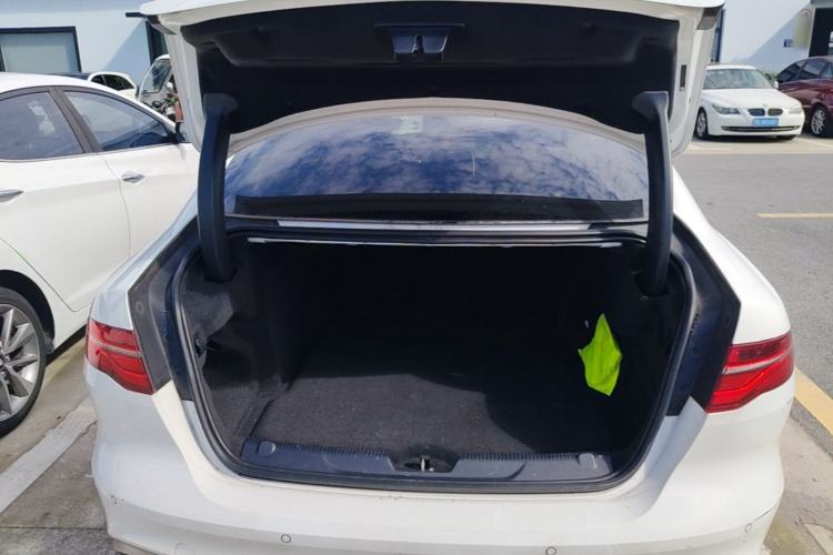 Used Jaguar XEL 2020 2.0T 200 PS S Advanced Elegance Edition Trunk