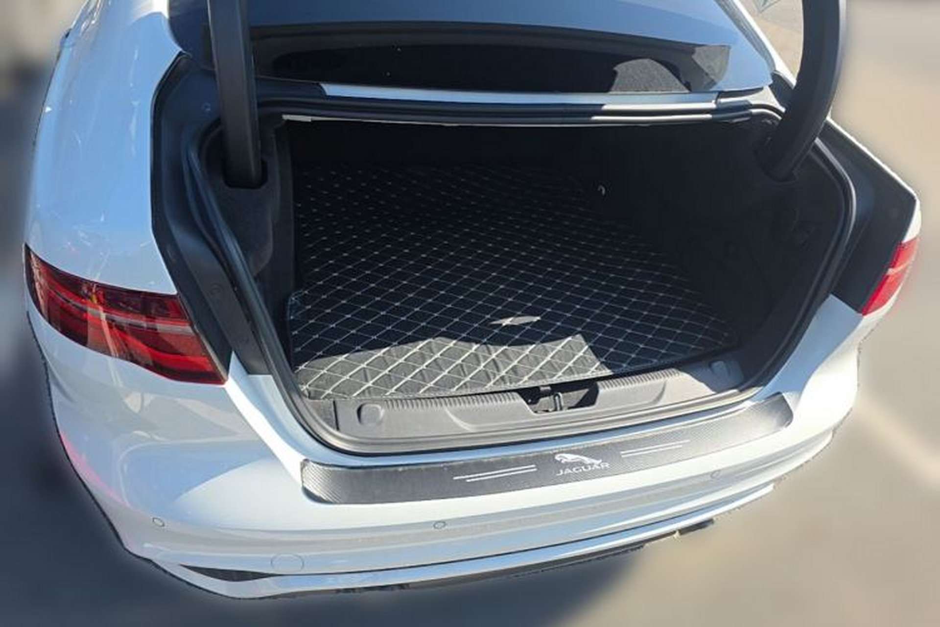 Used Jaguar XEL 2020 2.0T 200PS R-DYNAMIC Youth Sports Edition Trunk