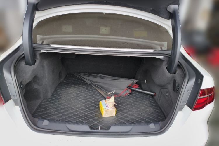 Used Jaguar XEL 2020 2.0T 200 PS S Advanced Elegance Edition Trunk