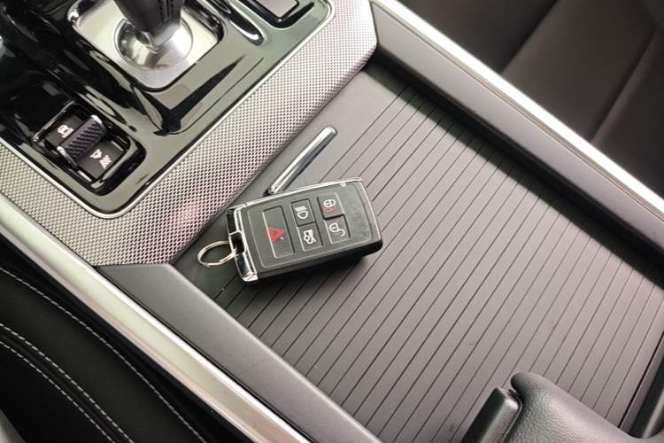 Used Jaguar XEL 2020 2.0T 200PS R-DYNAMIC Youth Sports Edition Vehicle Key