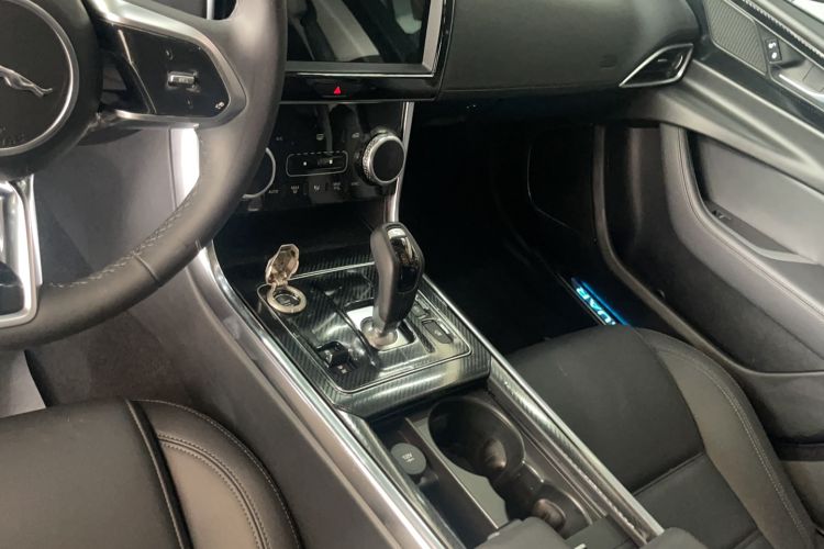 Used Jaguar XEL 2020 2.0T 250 PS SE Tech-Elegant Edition Audio And AC Panel