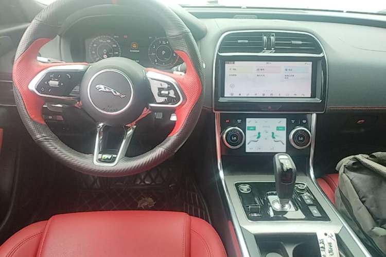 Used Jaguar XEL 2020 2.0T 200 PS R-DYNAMIC S Advanced Sport Edition Center Console