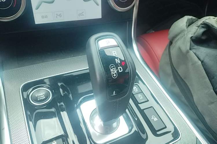 Used Jaguar XEL 2020 2.0T 200 PS R-DYNAMIC S Advanced Sport Edition Gear Lever