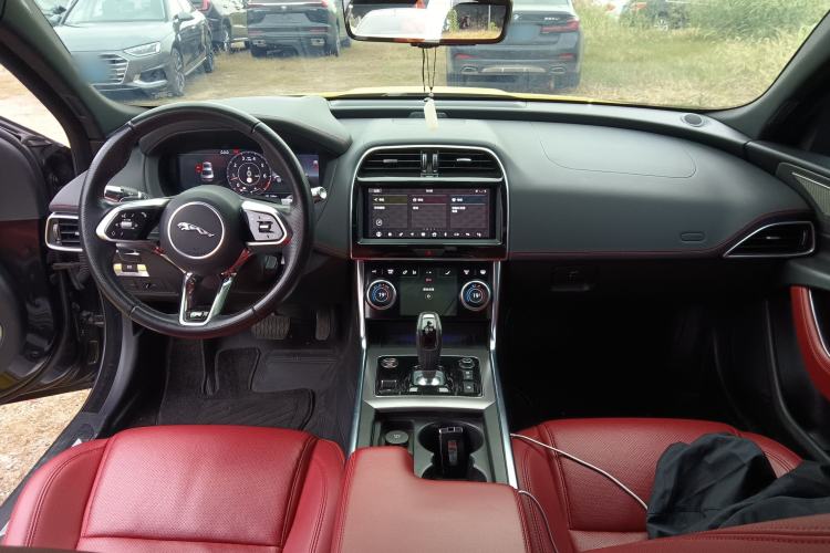 Used Jaguar XEL 2020 2.0T 200 PS R-DYNAMIC S Advanced Sport Edition Interior 2