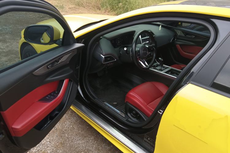 Used Jaguar XEL 2020 2.0T 200 PS R-DYNAMIC S Advanced Sport Edition Interior 3