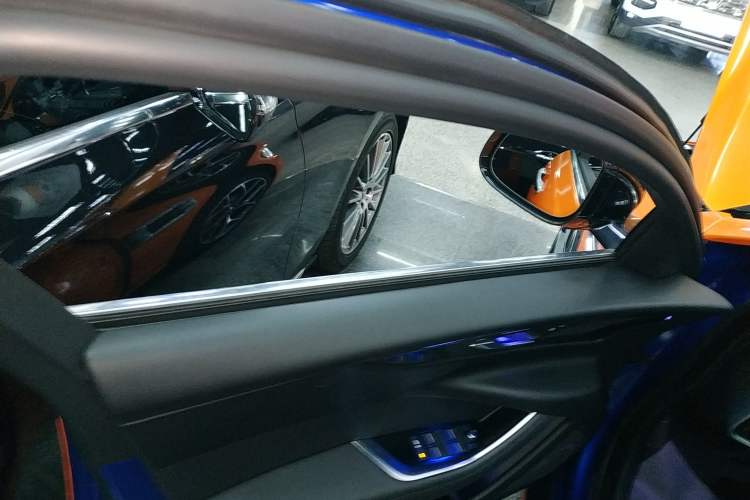 Used Jaguar XEL 2020 2.0T 250 PS SE Tech-Elegant Edition Left Front Door Interior