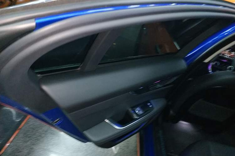 Used Jaguar XEL 2020 2.0T 250 PS SE Tech-Elegant Edition Left Rear Door Interior
