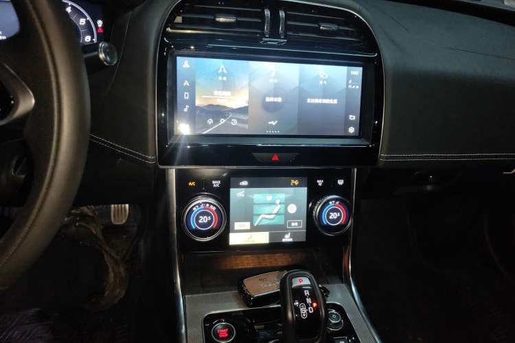 Used Jaguar XEL 2021 2.0T 250 PS R-DYNAMIC S Advanced Sport Edition Audio And AC Panel