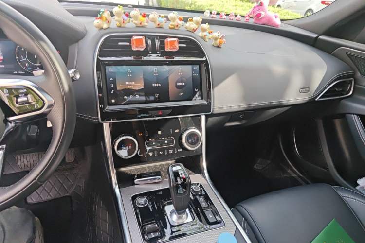 Used Jaguar XEL 2021 2.0T 250 PS R-DYNAMIC S Advanced Sport Edition Audio And AC Panel