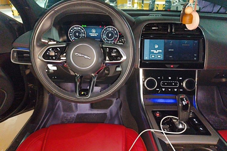 Used Jaguar XEL 2021 2.0T 250 PS R-DYNAMIC S Advanced Sport Edition Center Console