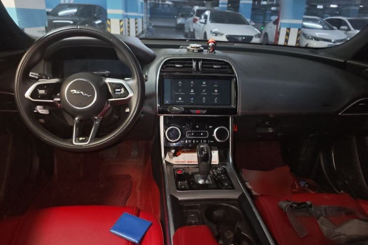 Used Jaguar XEL 2021 2.0T 250 PS R-DYNAMIC S Advanced Sport Edition Center Console