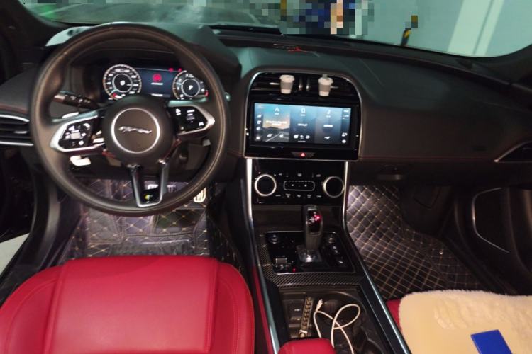Used Jaguar XEL 2021 2.0T 250 PS Black Edition Sport Version Center Console