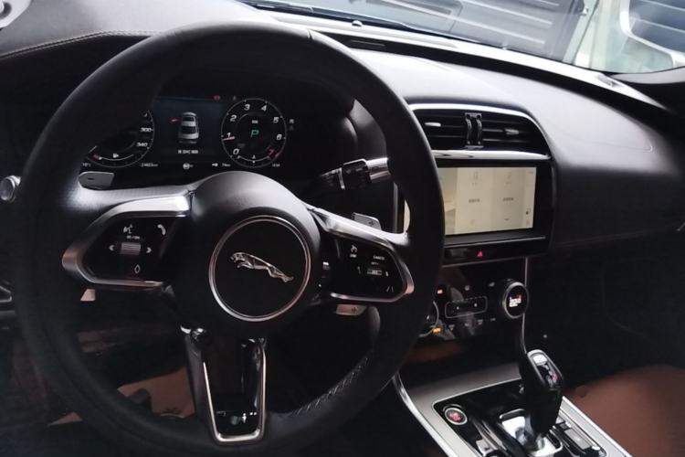 Used Jaguar XEL 2021 2.0T 250 PS R-DYNAMIC S Advanced Sport Edition Center Console