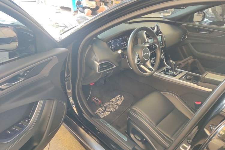 Used Jaguar XEL 2021 2.0T 200PS R-DYNAMIC Youth Sports Edition Driver Seat