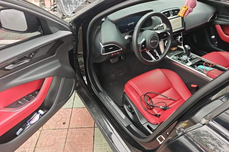 Used Jaguar XEL 2021 2.0T 250 PS Black Edition Sport Version Driver Seat