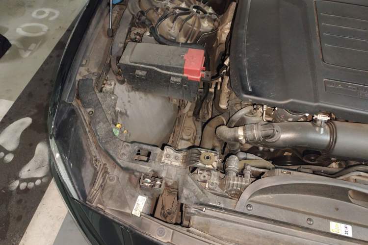 Used Jaguar XEL 2021 2.0T 250 PS Black Edition Sport Version Engine Bay Right