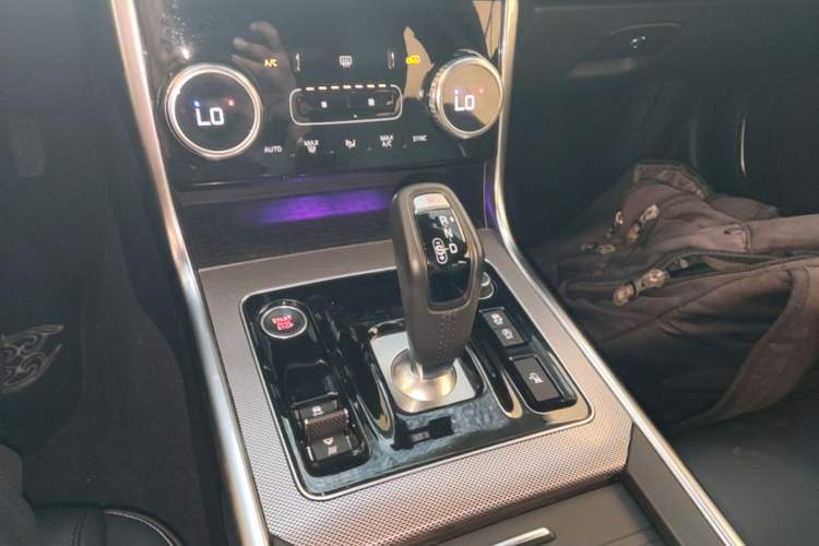 Used Jaguar XEL 2021 2.0T 200PS R-DYNAMIC Youth Sports Edition Gear Lever