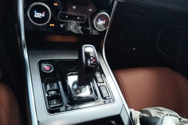 Used Jaguar XEL 2021 2.0T 250 PS R-DYNAMIC S Advanced Sport Edition Gear Lever
