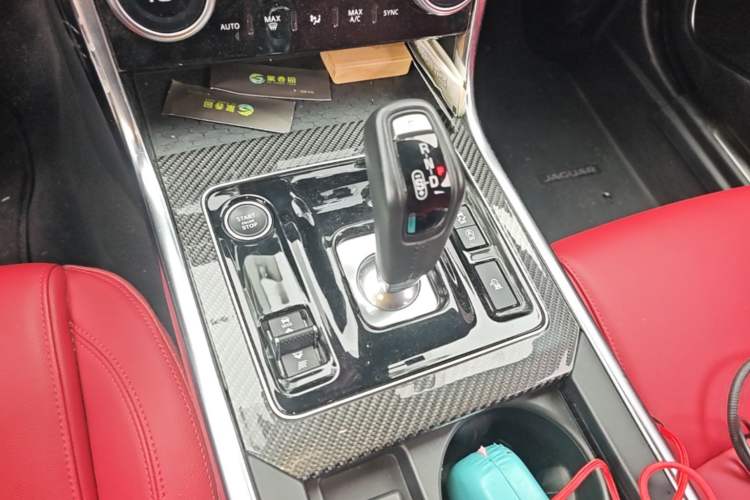 Used Jaguar XEL 2021 2.0T 250 PS Black Edition Sport Version Gear Lever