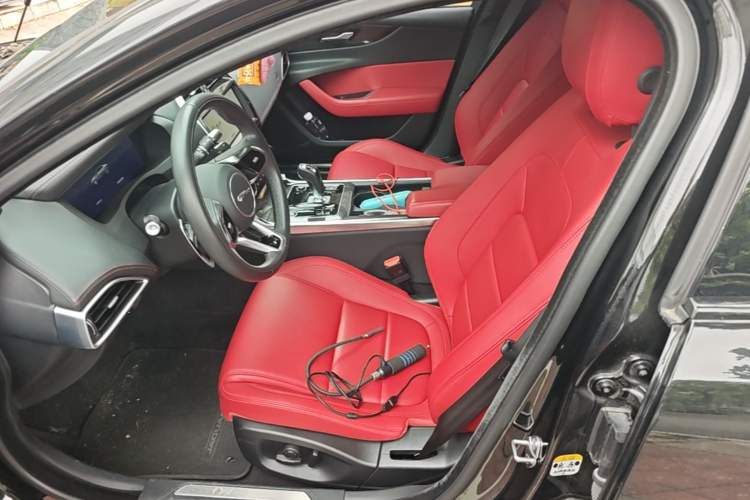 Used Jaguar XEL 2021 2.0T 250 PS Black Edition Sport Version Left Front Seat
