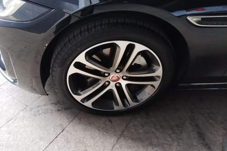 Used Jaguar XEL 2021 2.0T 250 PS R-DYNAMIC S Advanced Sport Edition Left Front Wheel Hub