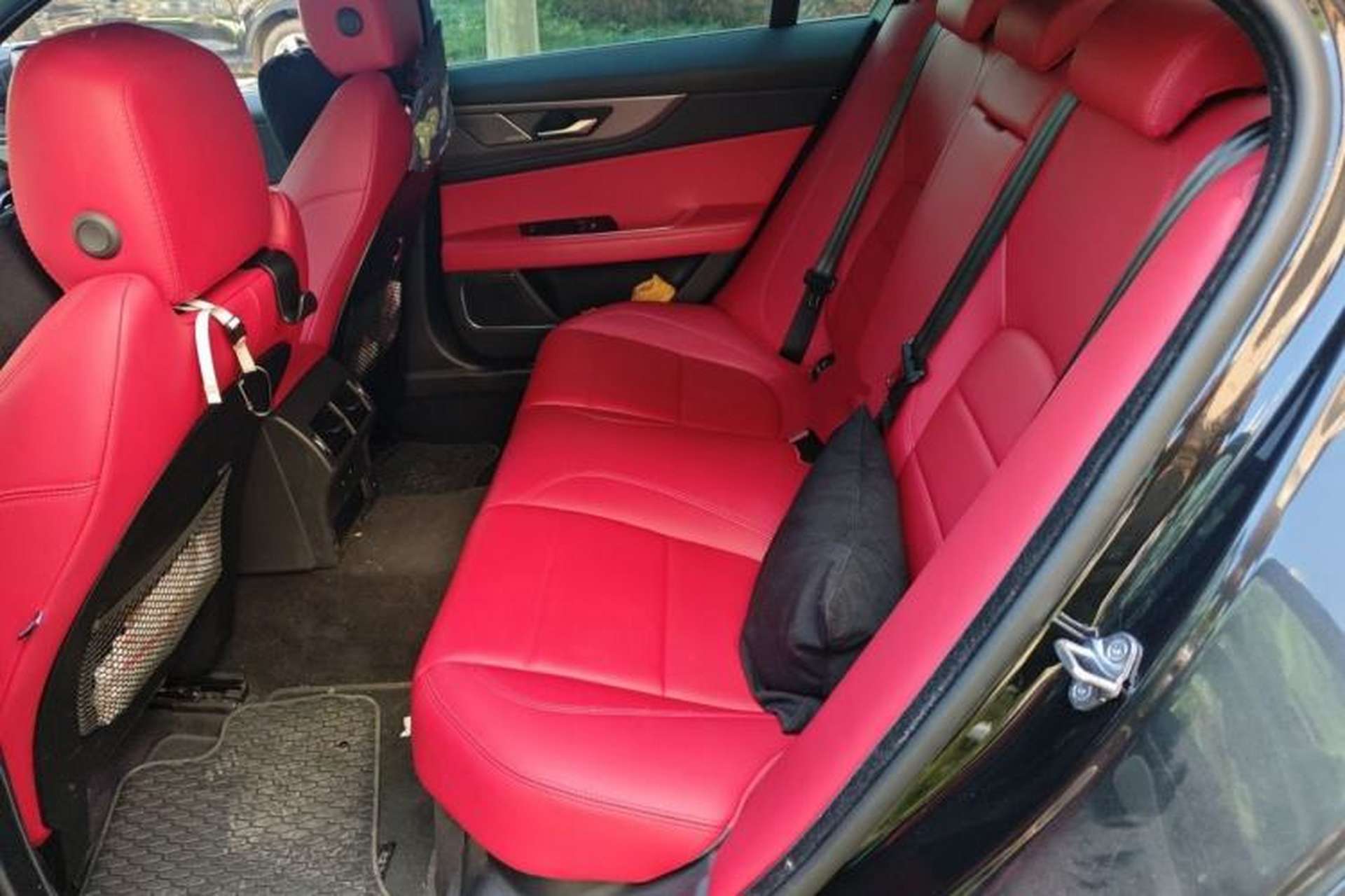 Used Jaguar XEL 2021 2.0T 250 PS R-DYNAMIC S Advanced Sport Edition Left Rear Seat