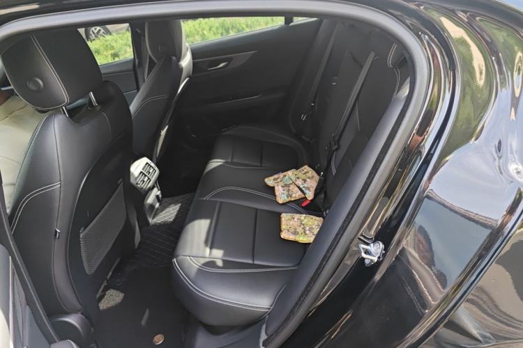 Used Jaguar XEL 2021 2.0T 250 PS R-DYNAMIC S Advanced Sport Edition Left Rear Seat