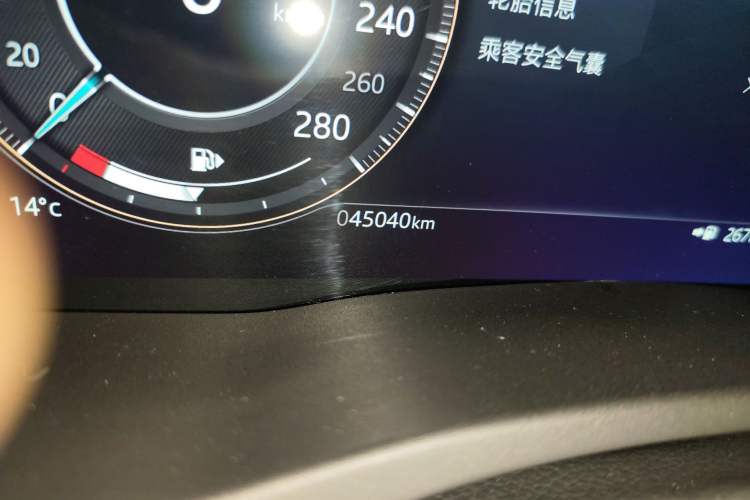 Used Jaguar XEL 2021 2.0T 250 PS Black Edition Sport Version Odometer Close Up