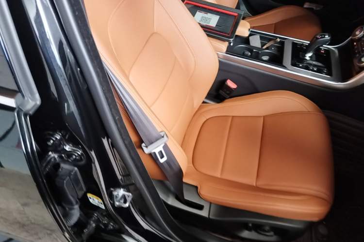 Used Jaguar XEL 2021 2.0T 250 PS R-DYNAMIC S Advanced Sport Edition Right Front Seat