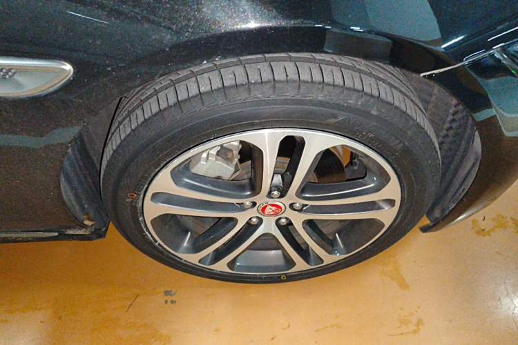 Used Jaguar XEL 2021 2.0T 250 PS R-DYNAMIC S Advanced Sport Edition Right Front Wheel Hub