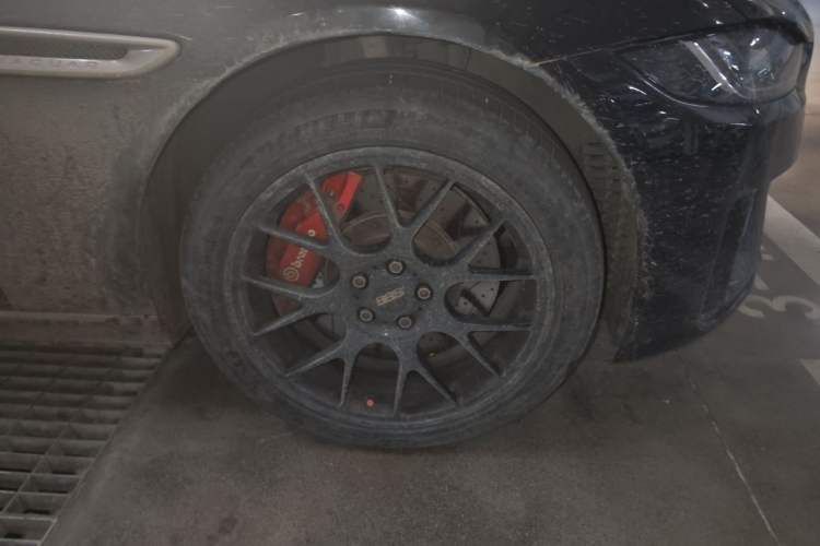 Used Jaguar XEL 2021 2.0T 250 PS R-DYNAMIC S Advanced Sport Edition Right Front Wheel Hub
