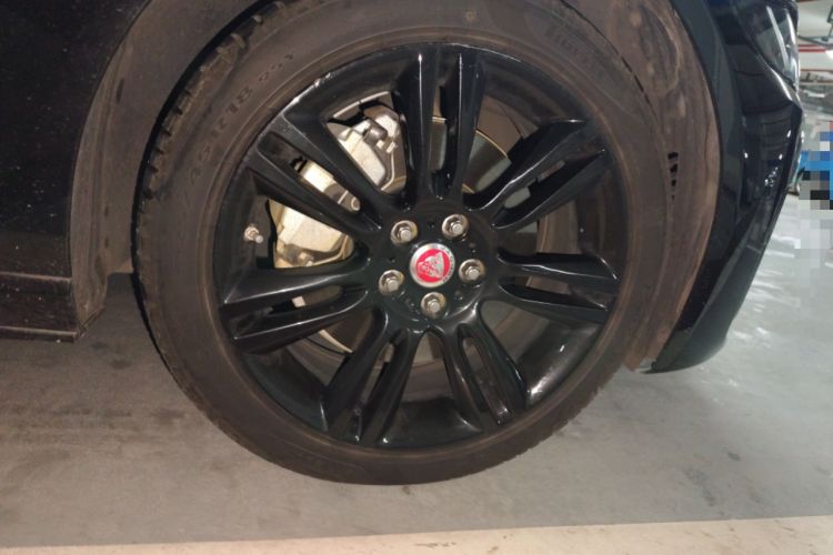 Used Jaguar XEL 2021 2.0T 250 PS Black Edition Sport Version Right Front Wheel Hub