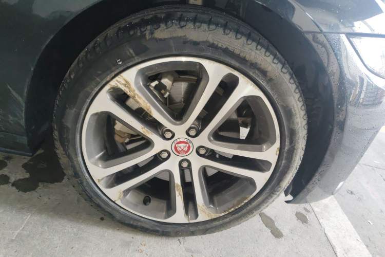 Used Jaguar XEL 2021 2.0T 250 PS R-DYNAMIC S Advanced Sport Edition Right Front Wheel Hub