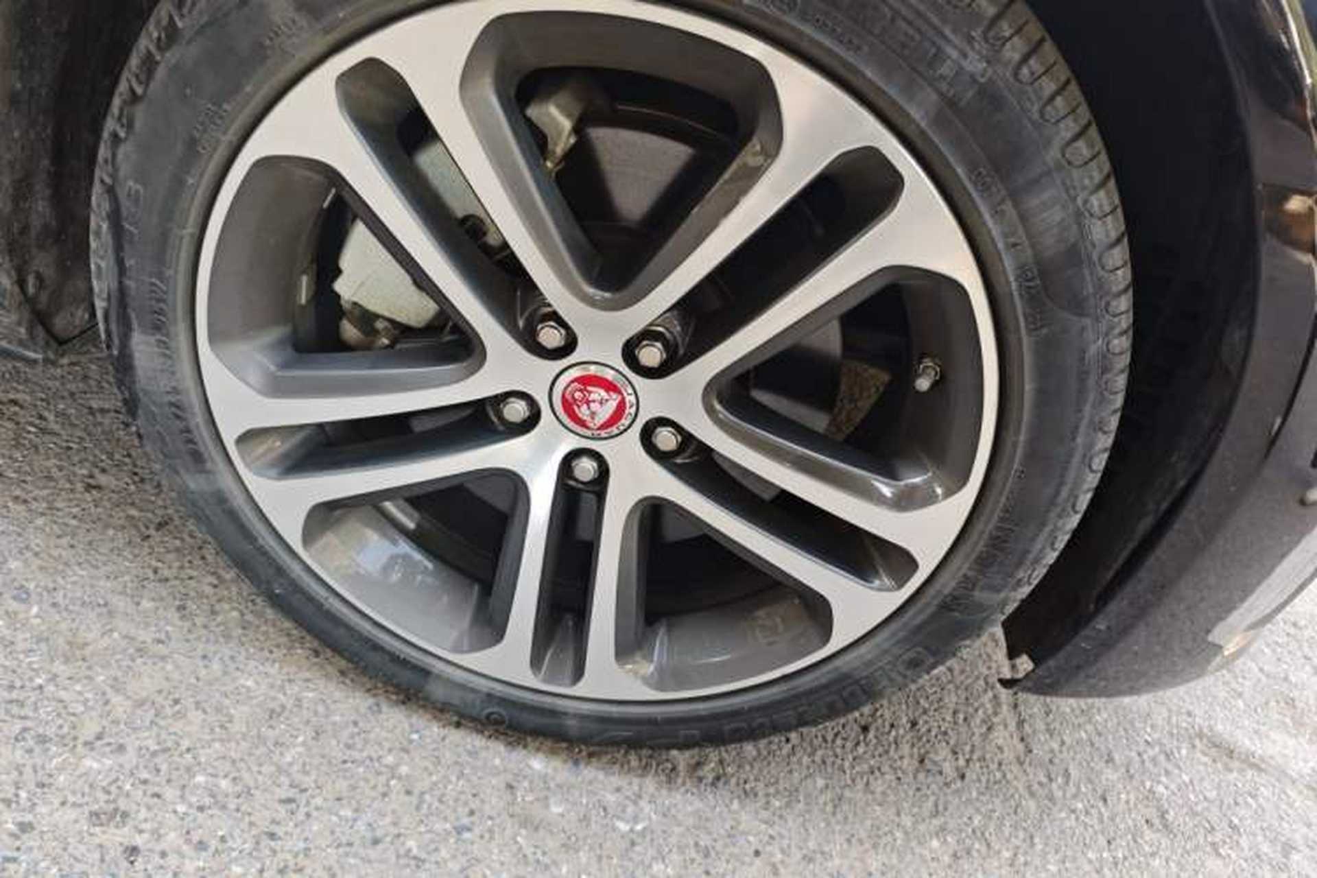 Used Jaguar XEL 2021 2.0T 250 PS R-DYNAMIC S Advanced Sport Edition Right Front Wheel Hub