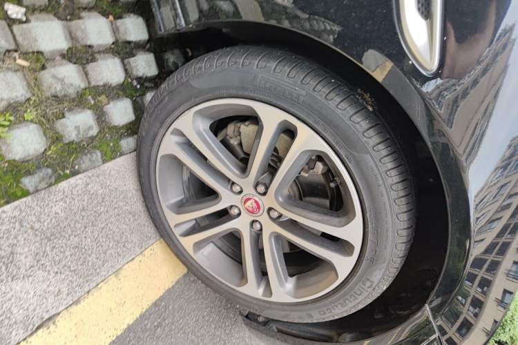 Used Jaguar XEL 2021 2.0T 250 PS R-DYNAMIC S Advanced Sport Edition Right Front Wheel Hub