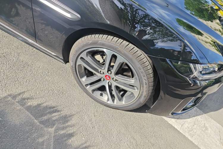 Used Jaguar XEL 2021 2.0T 250 PS R-DYNAMIC S Advanced Sport Edition Right Front Wheel Hub