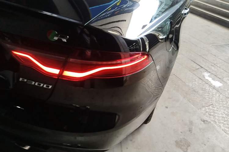 Used Jaguar XEL 2021 2.0T 250 PS R-DYNAMIC S Advanced Sport Edition Right Rear Taillight