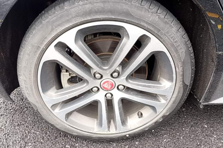 Used Jaguar XEL 2021 2.0T 250 PS R-DYNAMIC S Advanced Sport Edition Right Rear Wheel Hub