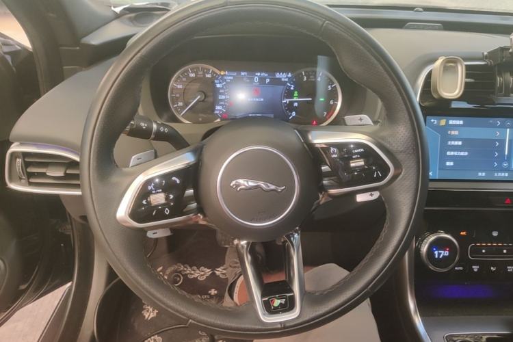 Used Jaguar XEL 2021 2.0T 200PS R-DYNAMIC Youth Sports Edition Steering Wheel
