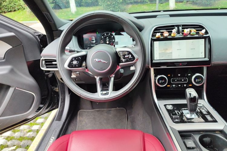 Used Jaguar XEL 2021 2.0T 250 PS R-DYNAMIC S Advanced Sport Edition Steering Wheel