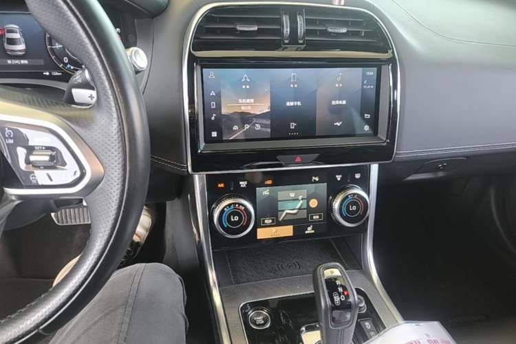 Used Jaguar XEL 2021 2.0T 250 PS R-DYNAMIC SE Tech Sport Edition Audio And AC Panel