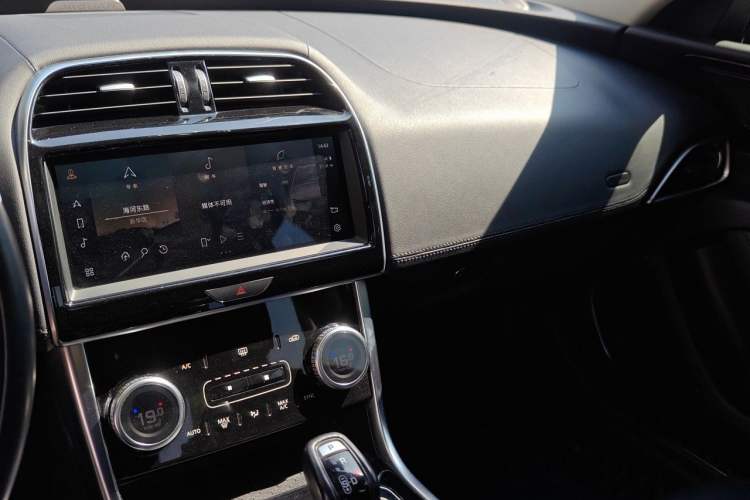 Used Jaguar XEL 2021 2.0T 250 PS S Progressive Elegance Edition Audio And AC Panel