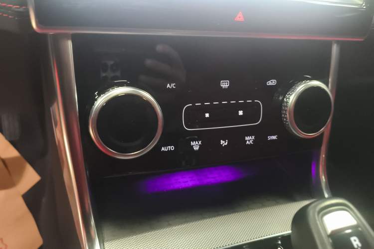 Used Jaguar XEL 2021 2.0T 250 PS R-DYNAMIC S Advanced Sport Edition Audio And AC Panel
