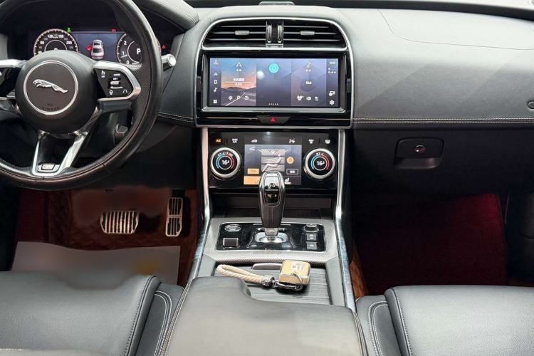 Used Jaguar XEL 2021 2.0T 250 PS R-DYNAMIC SE Tech Sport Edition Audio And AC Panel
