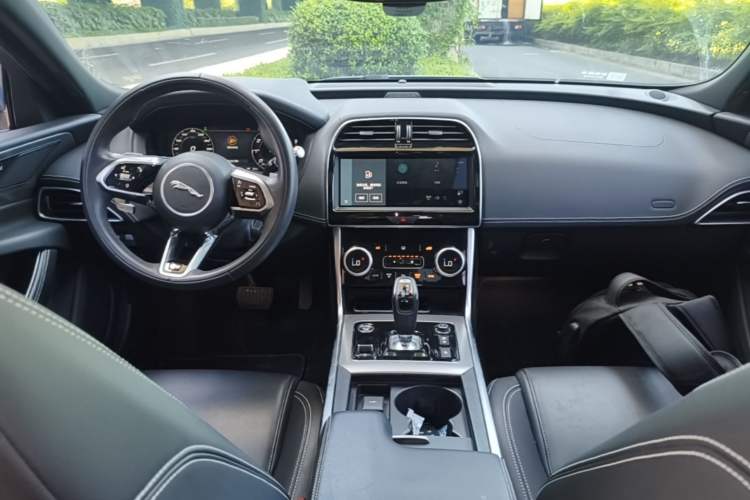 Used Jaguar XEL 2021 2.0T 250 PS R-DYNAMIC S Advanced Sport Edition Center Console