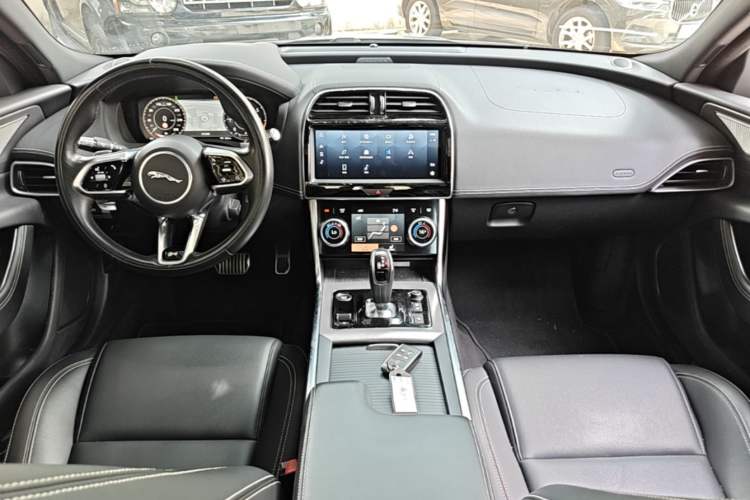 Used Jaguar XEL 2021 2.0T 250 PS R-DYNAMIC SE Tech Sport Edition Center Console