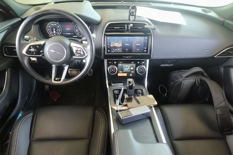 Used Jaguar XEL 2021 2.0T 250 PS R-DYNAMIC SE Tech Sport Edition Center Console