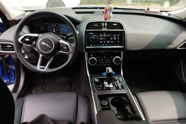 Used Jaguar XEL 2021 2.0T 250 PS S Progressive Elegance Edition Center Console