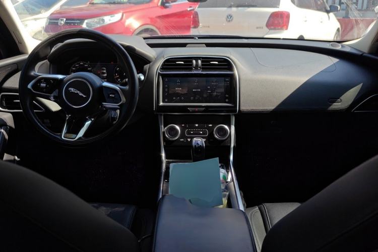Used Jaguar XEL 2021 2.0T 250 PS S Progressive Elegance Edition Center Console