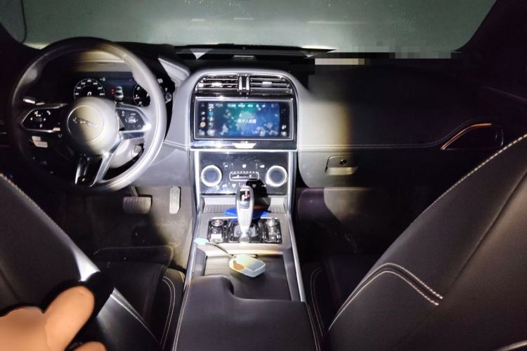 Used Jaguar XEL 2021 2.0T 250 PS R-DYNAMIC S Advanced Sport Edition Center Console